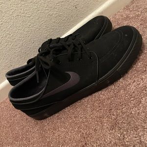 Men’s Nike SB charge sneaker